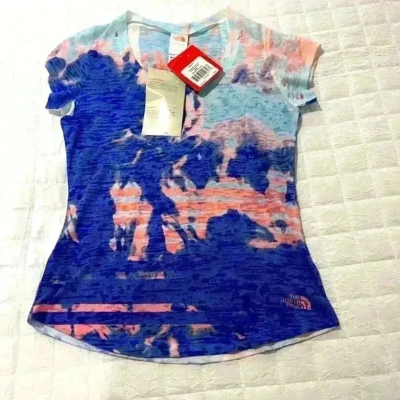 NWT North Face‎ T-Shirt - Size Small - Picture 1 of 4